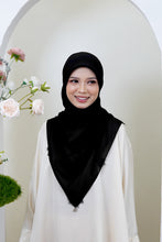Load image into Gallery viewer, Sumayya Shawl in Black