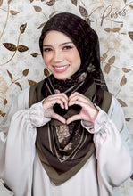 Load image into Gallery viewer, Fleur - Roses in Chocolate