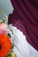 Load image into Gallery viewer, Daisy Lush in Maroon