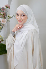 Load image into Gallery viewer, Sumayya Shawl in White