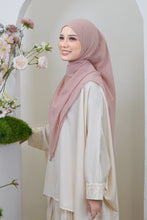 Load image into Gallery viewer, Sumayya Shawl in Baby Pink