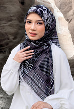 Load image into Gallery viewer, Qadira 2.0 in Black
