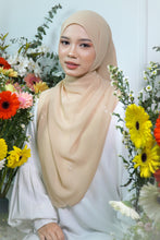 Load image into Gallery viewer, Daisy Shawl in Beige
