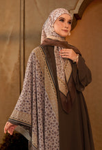 Load image into Gallery viewer, Alamzeb in Caramel
