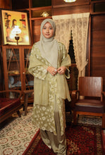 Load image into Gallery viewer, Kebarung Kesuma in Green Tea
