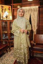 Load image into Gallery viewer, Kebarung Kesuma in Green Tea
