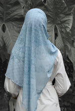 Load image into Gallery viewer, SG Orchid Shawl
