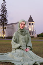 Load image into Gallery viewer, Abaya Tiara in Jade Green
