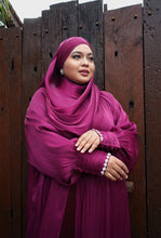 Load image into Gallery viewer, Abaya Tiara in Magenta
