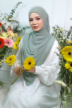 Load image into Gallery viewer, Daisy Shawl in Mint Green
