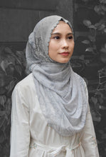 Load image into Gallery viewer, SG Orchid Lush (Snood)
