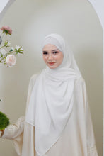 Load image into Gallery viewer, Sumayya Shawl in White
