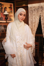 Load image into Gallery viewer, Kebarung Kesuma in White
