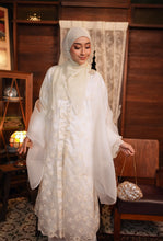 Load image into Gallery viewer, Kebarung Kesuma in White
