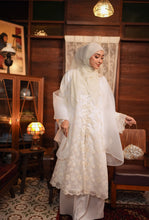 Load image into Gallery viewer, Kebarung Kesuma in White
