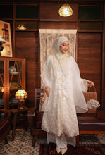 Load image into Gallery viewer, Kebarung Kesuma in White
