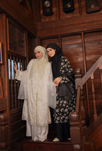 Load image into Gallery viewer, Kebarung Kesuma in White
