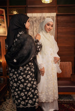 Load image into Gallery viewer, Kebarung Kesuma in White
