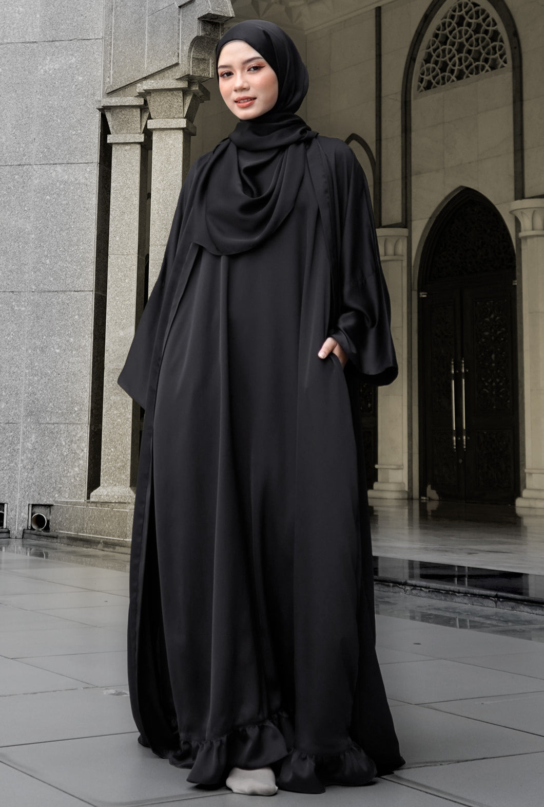 Abaya Inaya in Black Beauty
