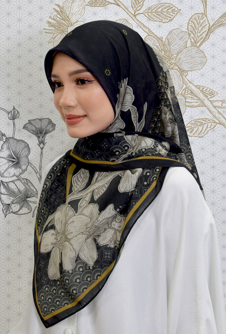 Sakura Square in Golden Black