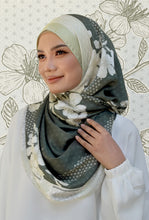 Load image into Gallery viewer, Sakura Lush (snood) in Emerald Green
