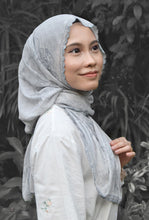 Load image into Gallery viewer, SG Orchid Shawl
