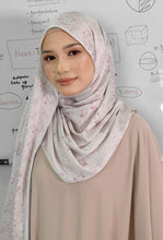 Load image into Gallery viewer, Formulas Shawl in Greyish Pink
