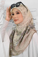 Load image into Gallery viewer, Formulas Bawal Square in Hazelnut
