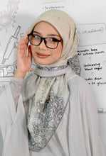 Load image into Gallery viewer, Formulas Bawal Square in Soft Green
