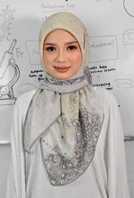 Load image into Gallery viewer, Formulas Bawal Square in Soft Green
