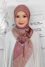 Load image into Gallery viewer, Formulas Bawal Square in Peony Pink
