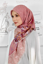 Load image into Gallery viewer, Formulas Bawal Square in Peony Pink
