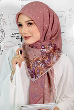 Load image into Gallery viewer, Formulas Bawal Square in Peony Pink
