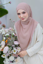 Load image into Gallery viewer, Sumayya Shawl in Baby Pink

