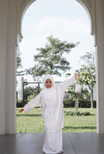 Load image into Gallery viewer, Serene Jewel (Set) in White
