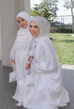 Load image into Gallery viewer, Serene Jewel (Set) in White
