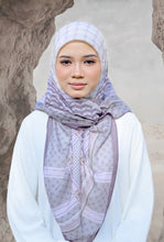 Load image into Gallery viewer, Qadira Square Shawl in Violet
