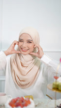 Load image into Gallery viewer, Lush (snood) Pleats Satin - Milk Tea
