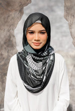 Load image into Gallery viewer, Qadira Lush in Black
