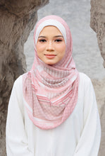 Load image into Gallery viewer, [NEW] Qadira Lush in Peach Pink
