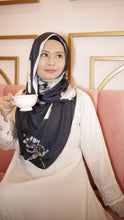 Load image into Gallery viewer, Lush (snood) Love - Black
