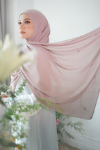 Load image into Gallery viewer, Lily Shawl in Soft Pink
