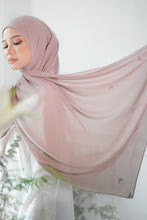 Load image into Gallery viewer, Lily Shawl in Soft Pink
