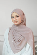 Load image into Gallery viewer, Lily Shawl in Beige
