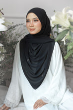 Load image into Gallery viewer, Lily Shawl in Black
