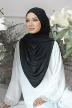 Load image into Gallery viewer, Lily Shawl in Black
