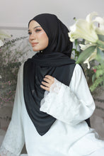 Load image into Gallery viewer, Lily Shawl in Black

