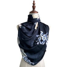 Load image into Gallery viewer, Lush (snood) Love - Black
