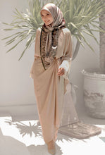 Load image into Gallery viewer, Kurung Dahlia - Tan
