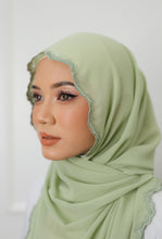 Load image into Gallery viewer, Lush (snood) Rosy - Pastel Green (Display)
